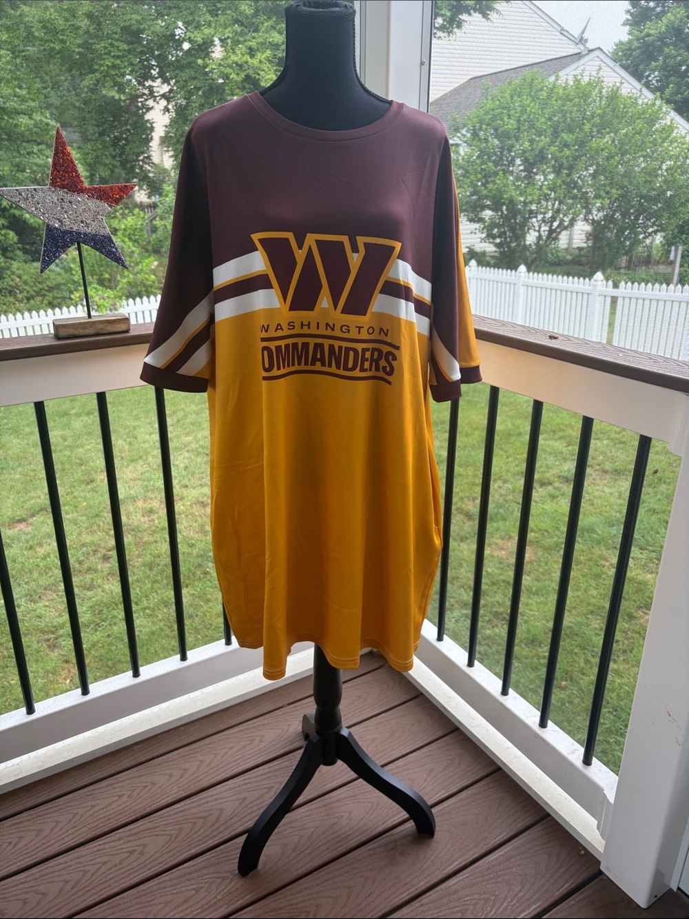 Women’s Washington Commanders 2XL Short-Sleeve Dress in Burgundy and Gold